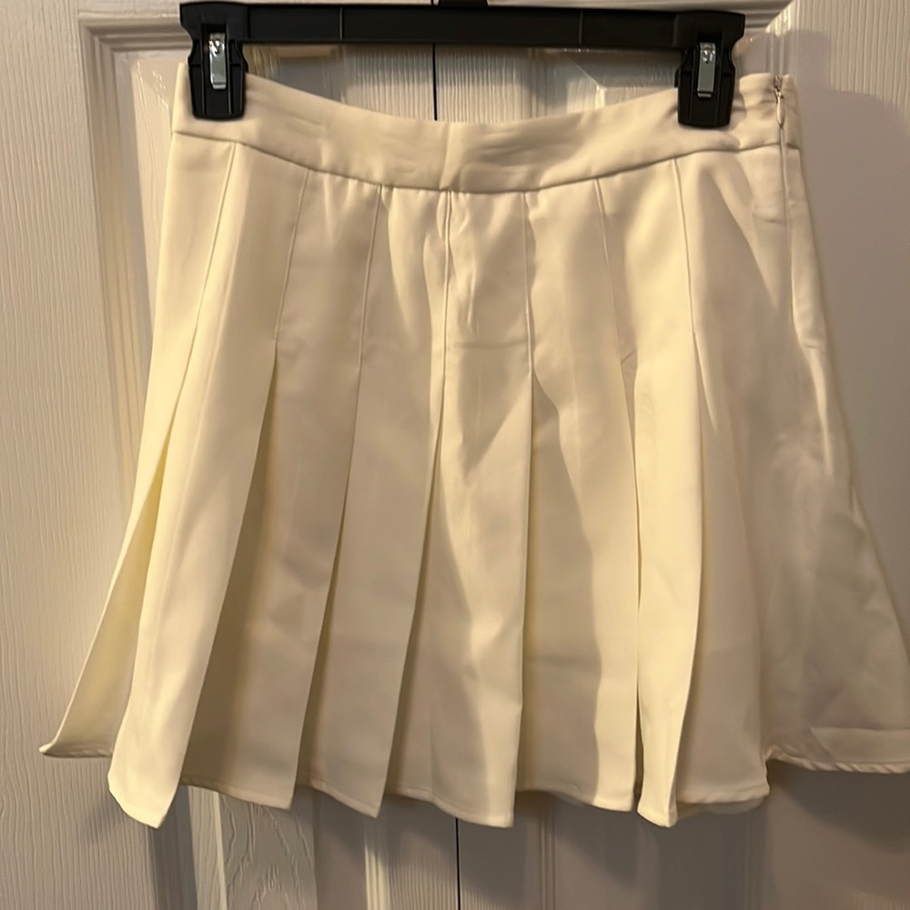 doesn’t fit me anymore. such a cute skater skirt!